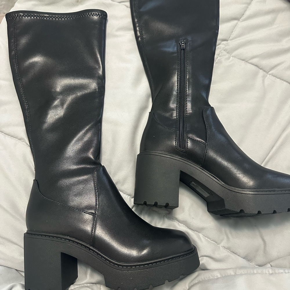 Black Knee-High Chunky Block Heel Zip Boots